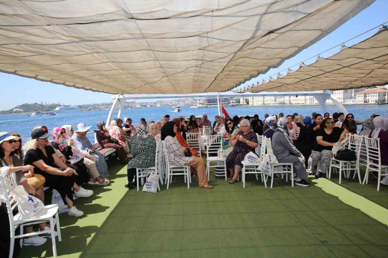 Küçükçekmece Belediyesi, ilçede yaşayan kadınlara özel Boğaz turu düzenliyor. Ay