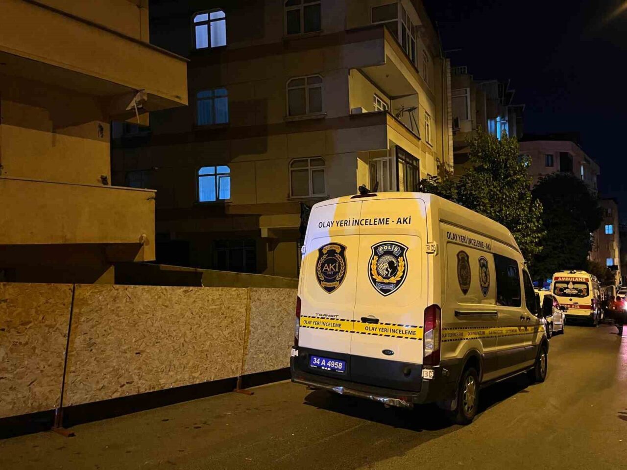 Küçükçekmece’de Pakistan uyruklu genç yaşadığı evde ölü bulundu. Ölen gencin