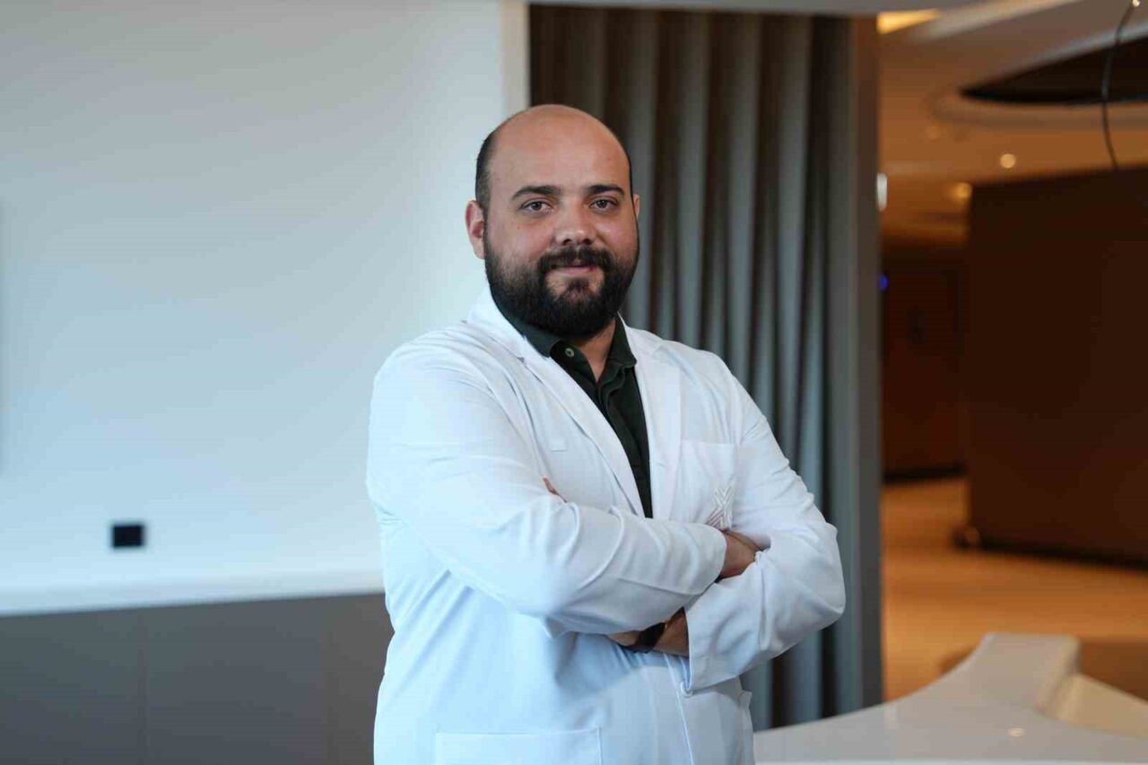 Kulakta ani bir patlama hissi, işitme kaybı ya da çınlama