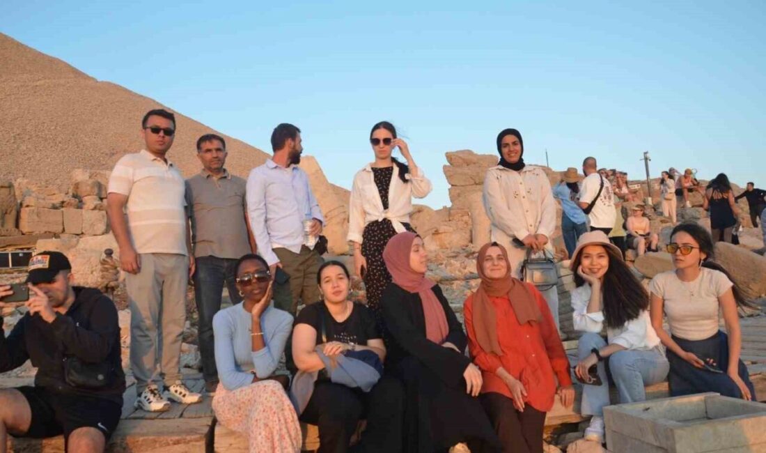 15 ülkeden Malatya’ya gelen misafirler, Büyükşehir Belediyesi’nin desteğiyle Nemrut Dağı