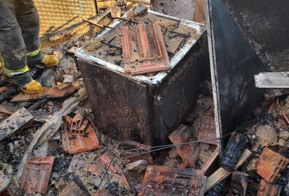 Konya’nın Kulu ilçesinde çıkan yangında, müstakil bir evin yanındaki tandır,