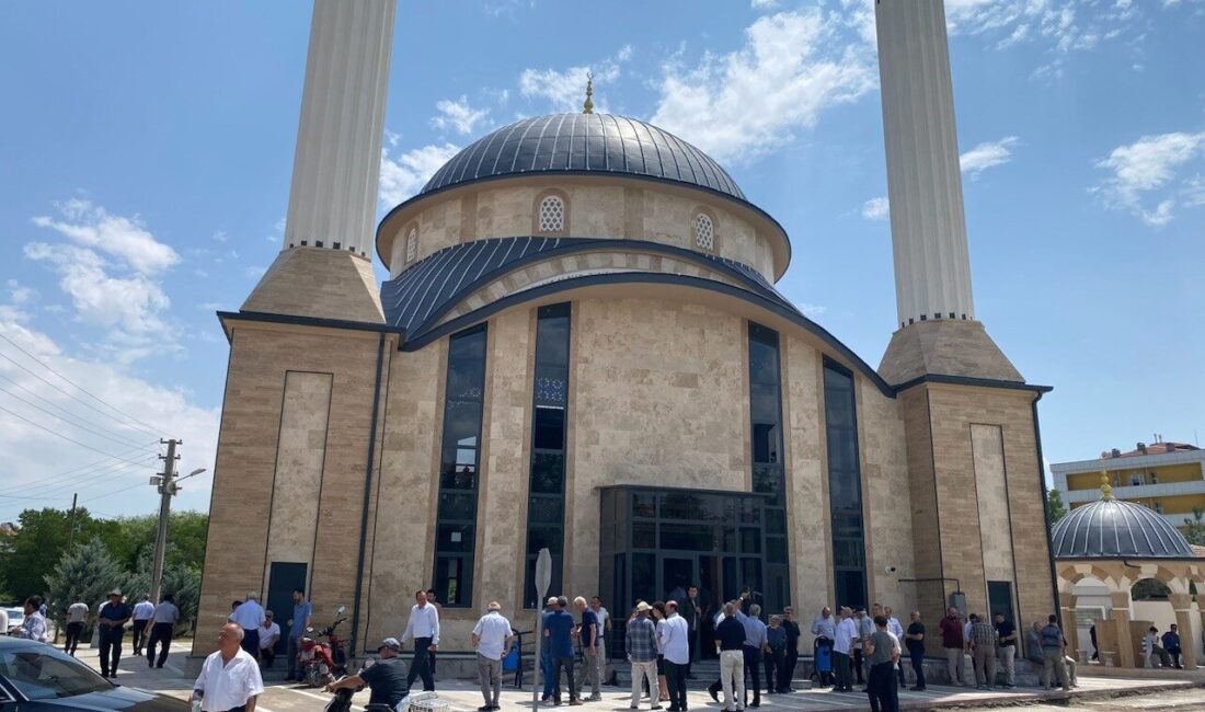 Konya’nın Kulu ilçesinde yapımı tamamlanan Mescid-i Aksa Camiinde ilk Cuma