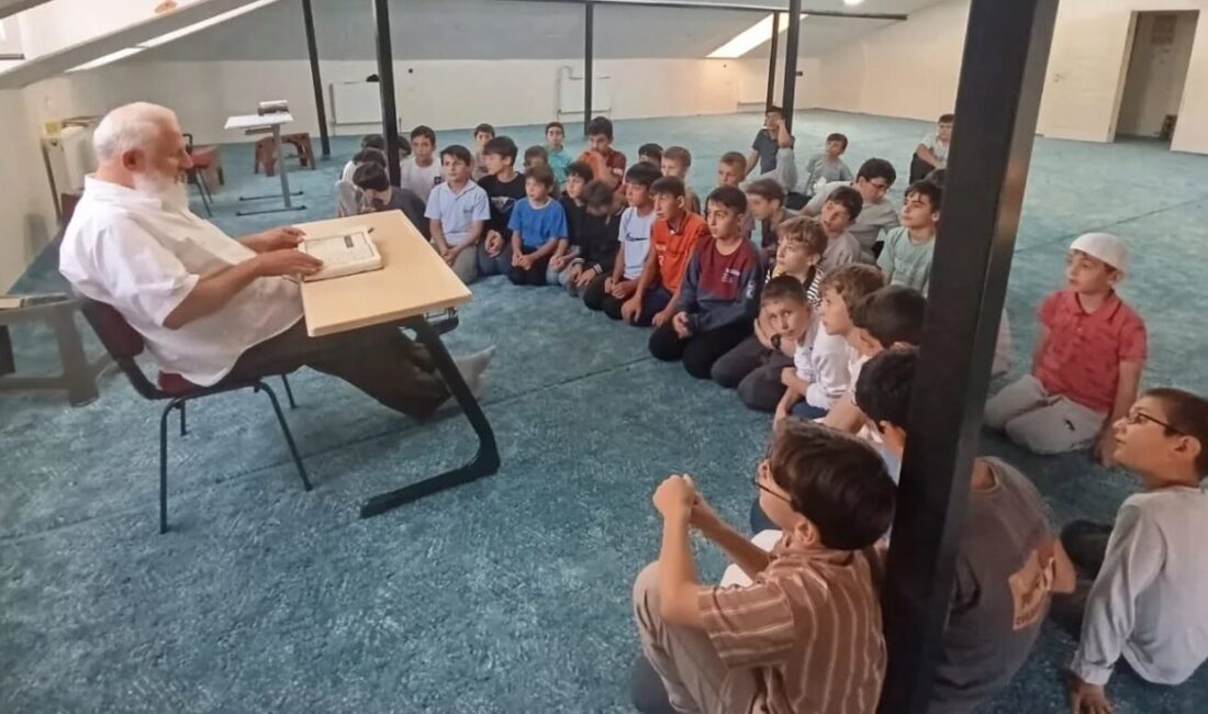 ‘Her Ay Bir Konu Bir Konuk’ projesi kapsamında Zinnet Taştan