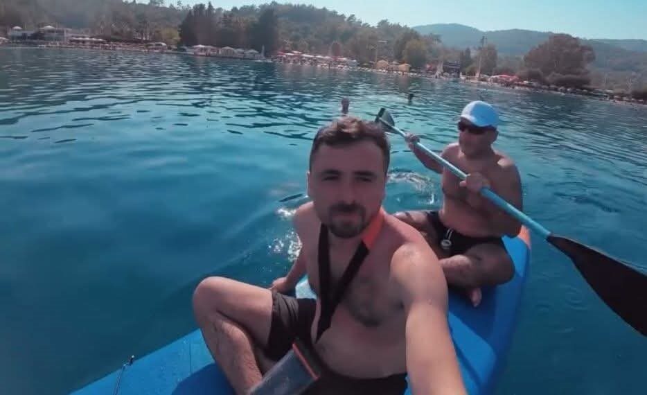 Muğla’nın Menteşe ilçesinden kürek sörfü yaparak denize açılan ve yaşadıkları