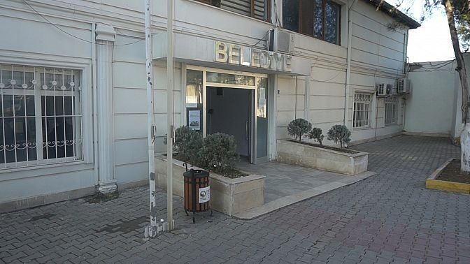 Siirt’in Kurtalan ilçesinde belediye bünyesine gerçekleştirilen personel alımları kamuoyunda tepkilere