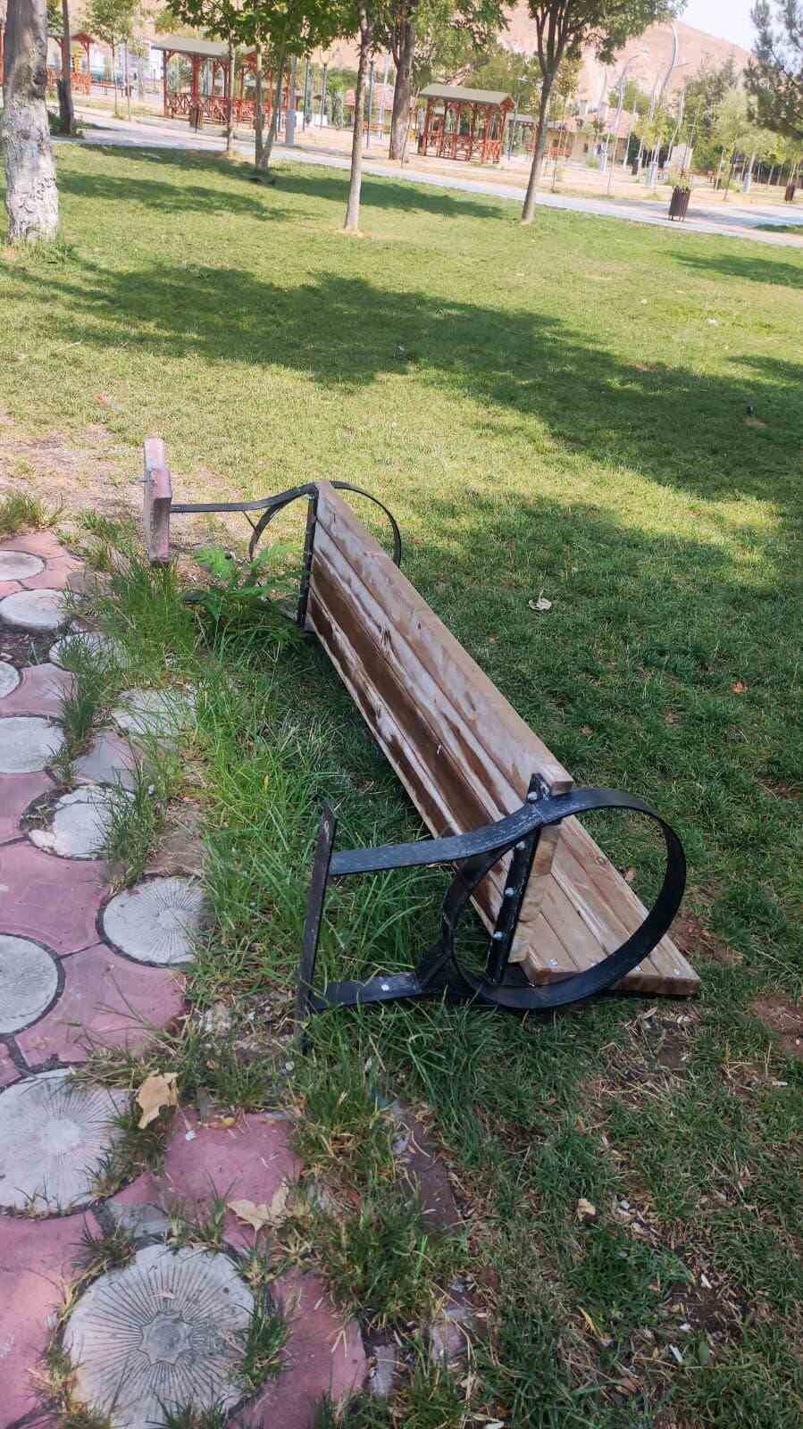 Siirt’in Kurtalan ilçesinde bulunan 15 Temmuz Demokrasi Parkı’nda kimliği belirsiz