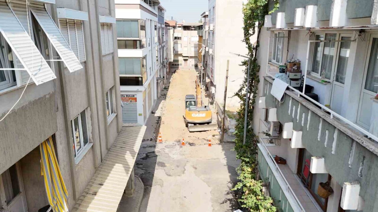 Nazilli Belediyesi Fen İşleri Müdürlüğü ekipleri Kurtuluş Mahallesi 107 Sokak’ta