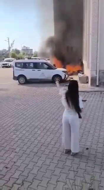 Adıyaman’da, bir kuruma ait binanın bahçesinde meydana gelen yangın korku