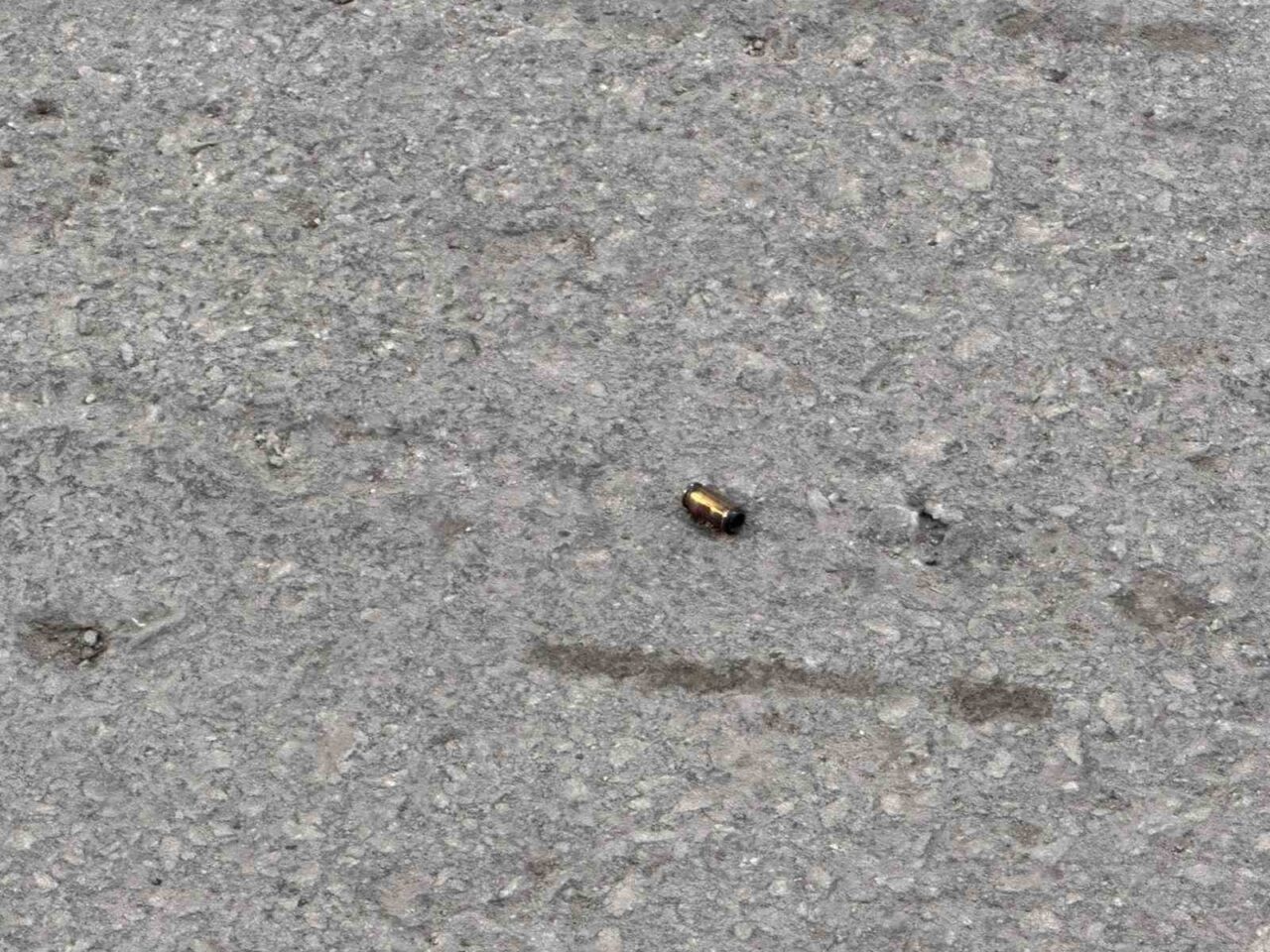 Eskişehir’de bir evin garajı önünde kurusıkı tabancayla ateş açan iki