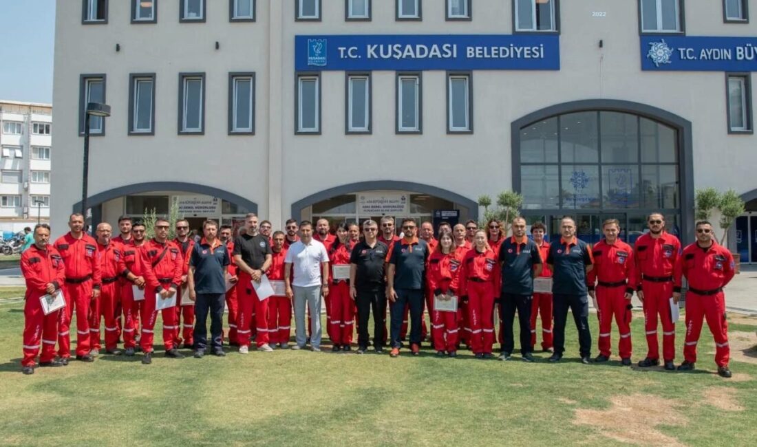 Kuşadası Belediyesi tarafından kurulan arama kurtarma ekibi, 5 günlük enkaz