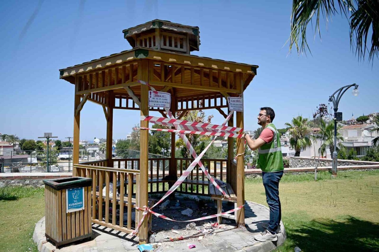 Kuşadası’nın Kadınlar Denizi Mahallesi’nde bulunan Doğa Tokuçoğlu Basketbol Parkı’nın çevreye