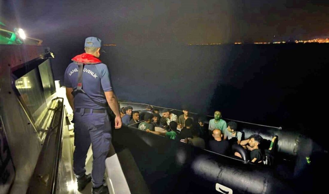 Aydın’ın Kuşadası ilçesi açıklarında Sahil Güvenlik ekipleri tarafından Türk karasularına