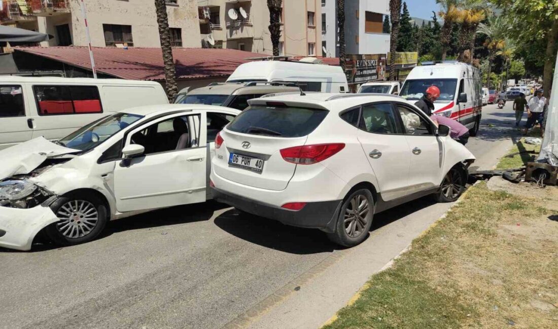 Aydın’ın Kuşadası ilçesinde bulunan Sabri Mumcu Caddesi’nde meydana gelen trafik