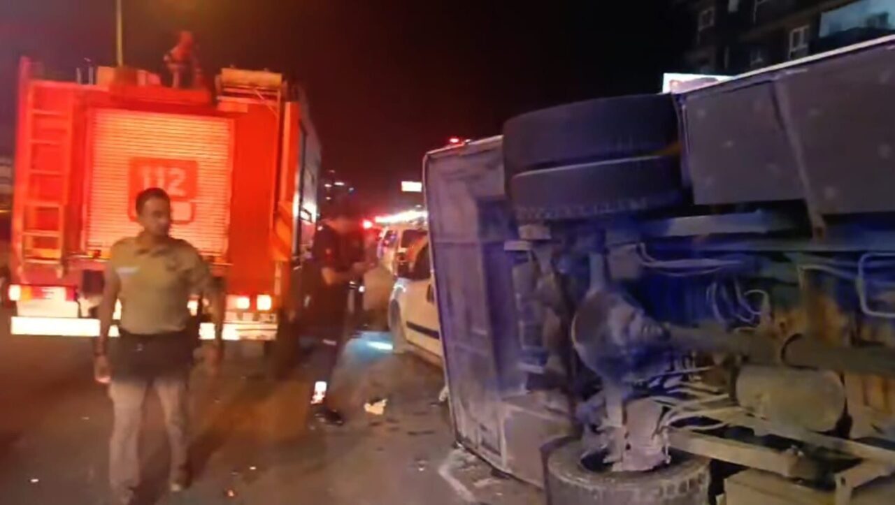 Aydın’ın Kuşadası ilçesi Kadınlar Denizi Mahallesi’nde meydana gelen trafik kazasında,