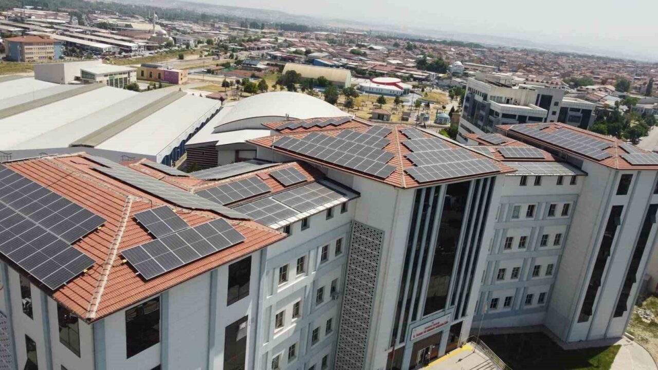 Kütahya İl Tarım ve Orman Müdürlüğü çatısına kurulan toplam 186