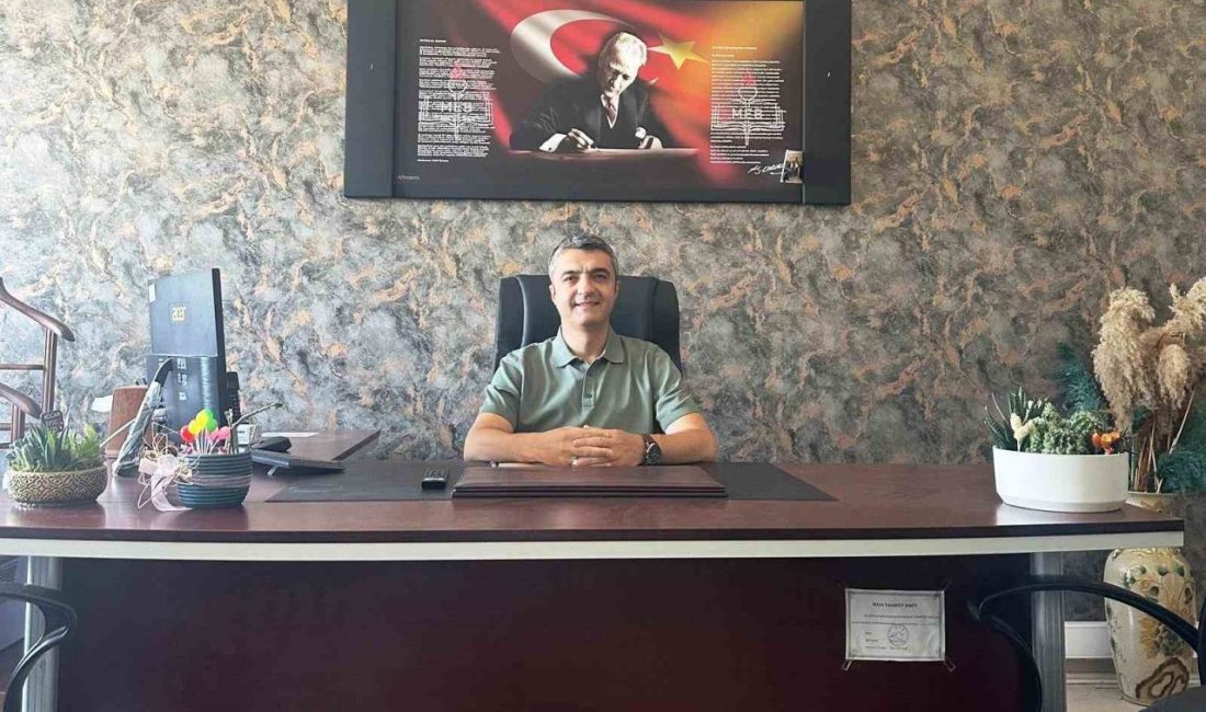 Kütahya Aysel-Selahattin Erkasap Sosyal Bilimler Lisesi’nde uzun yıllardır müdürlük görevini