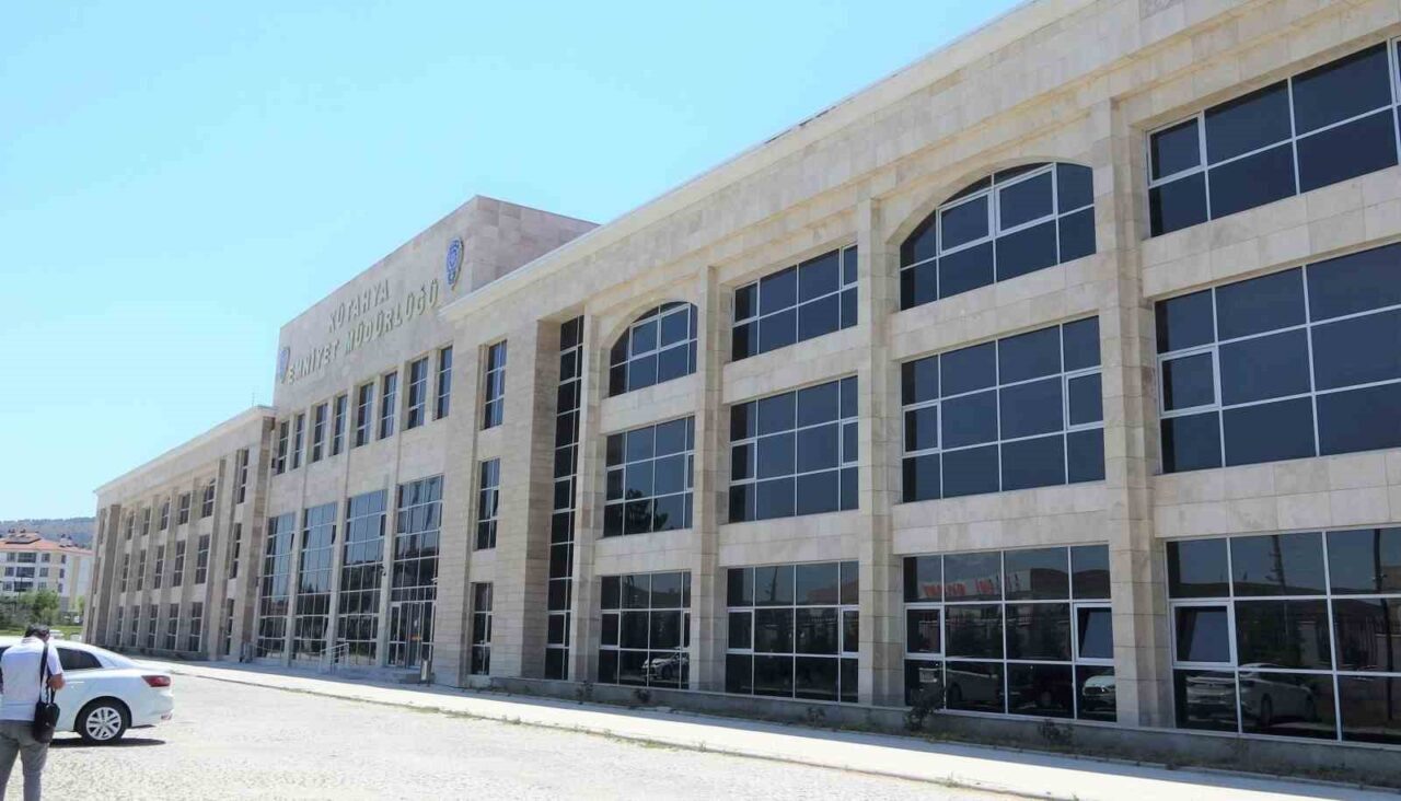 Kütahya İl Emniyet Müdürlüğü, vatandaşların huzur ve güvenliği için yürüttüğü