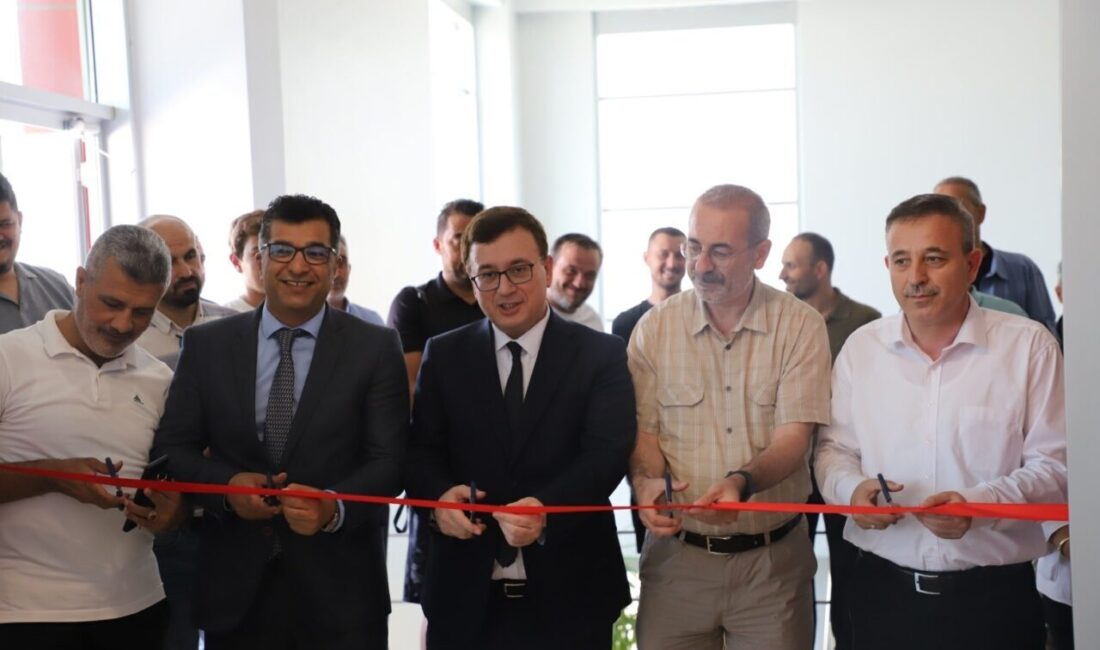 Kütahya’da spor yatırımlarına bir yenisi daha eklendi. Gençlik ve Spor