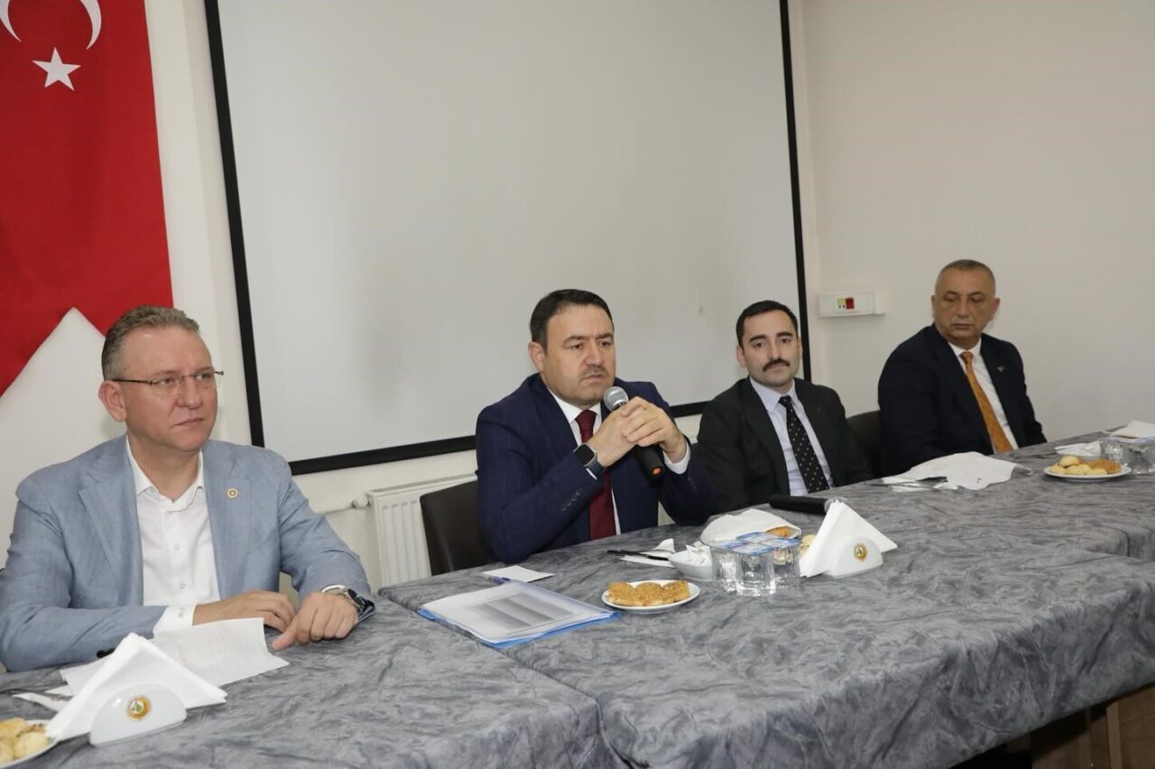 Kütahya Valisi Musa Işın’ın başkanlığında, Domaniç ilçesinde muhtarlarla istişare toplantısı