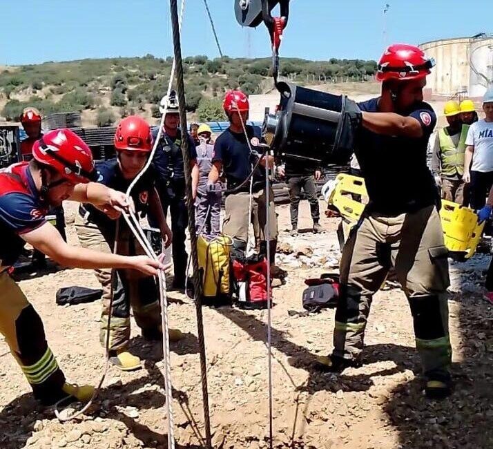 İzmir Aliağa’da 15 metre derinliğinde fore kazık kuyusuna düşen yurttaş,