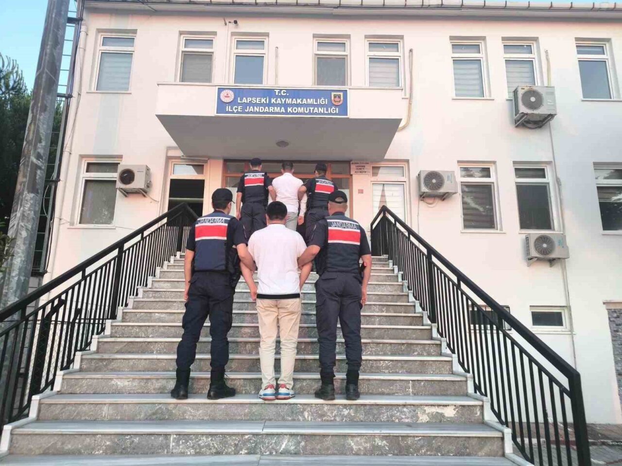 Çanakkale’nin Lapseki ilçesi Mecidiye köyünde tarım arazisine sigara izmariti atılması