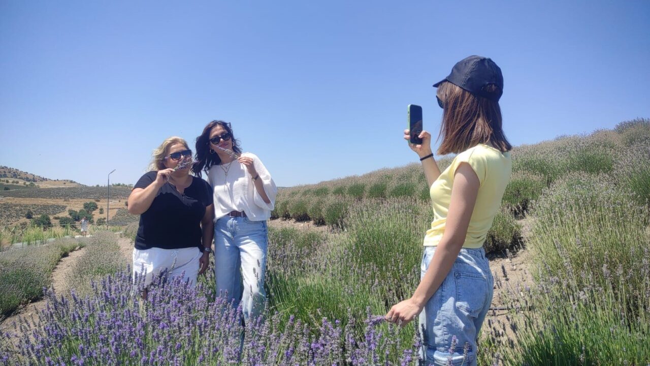 Kayseri merkezli güzellik ve kişisel bakım markası Auran Kozmetik, çalışanları
