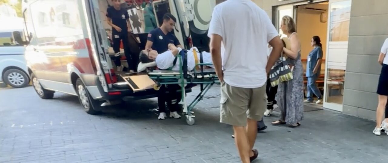 Yunanistan’ın Leros Adası’nda fenalaşan usta gazeteci Hasan Cemal, sağlık ekiplerinin