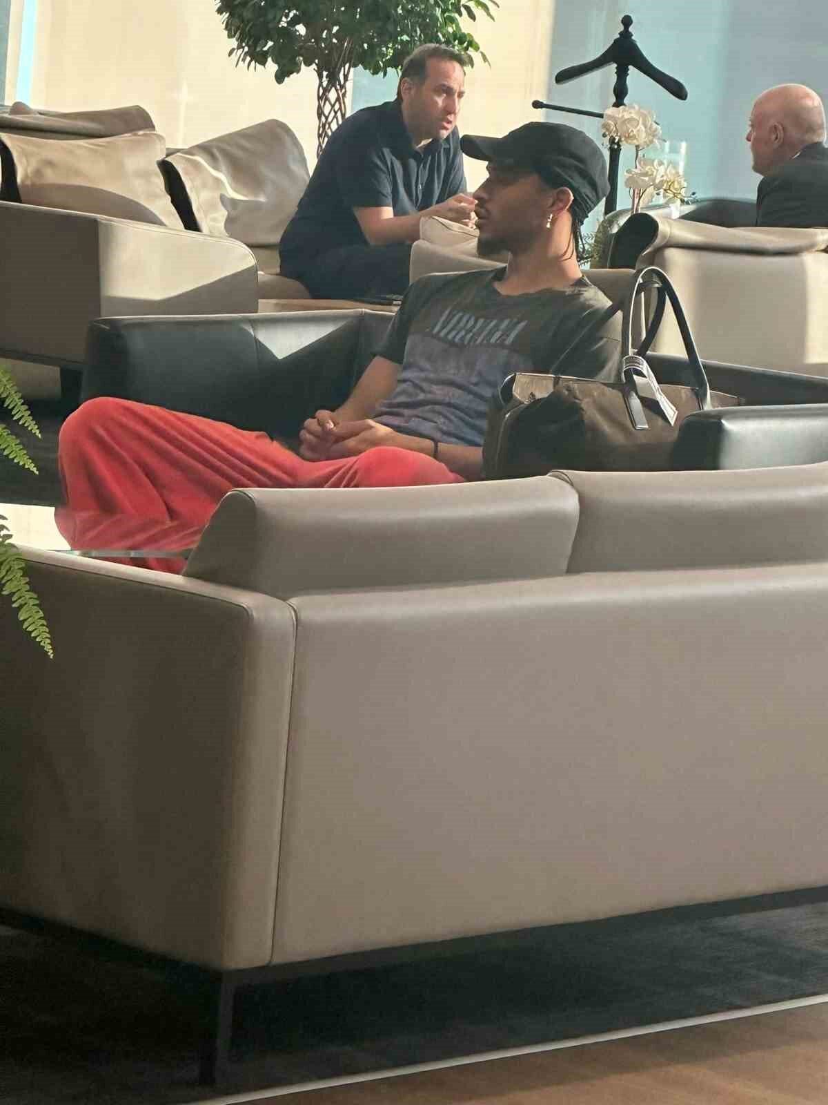 Galatasaray’ın yeni transferi Leroy Sane, bugün ABD’den İstanbul’a geldi. Sarı-kırmızılı