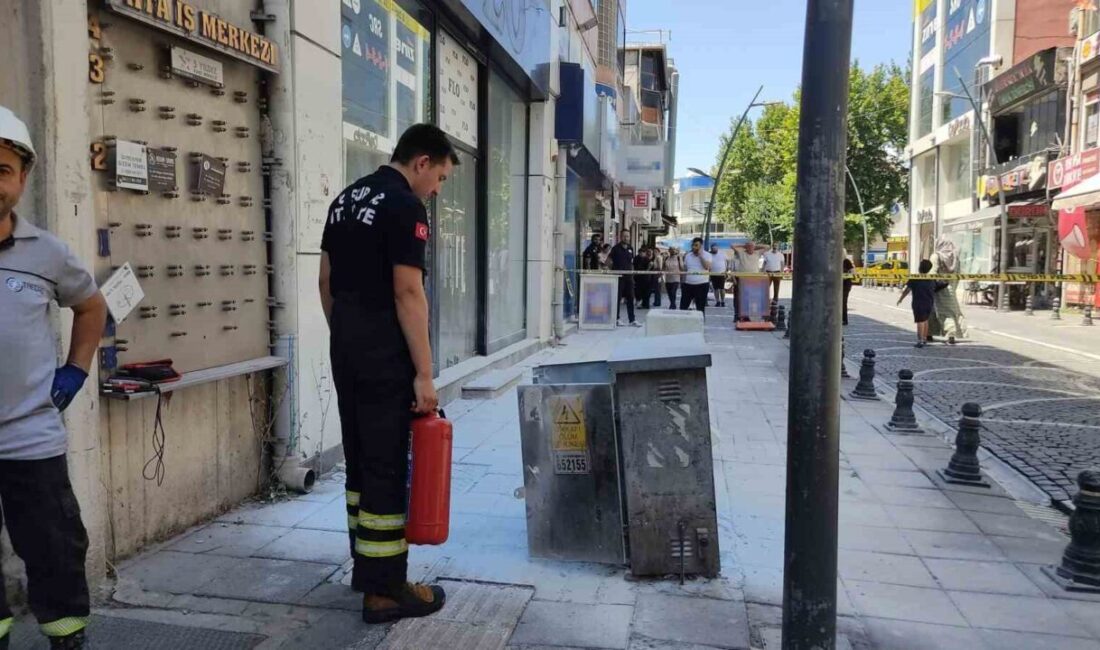 Kırklareli’nin Lüleburgaz ilçesi İstanbul Caddesi üzerindeki bir elektrik panosunda çıkan