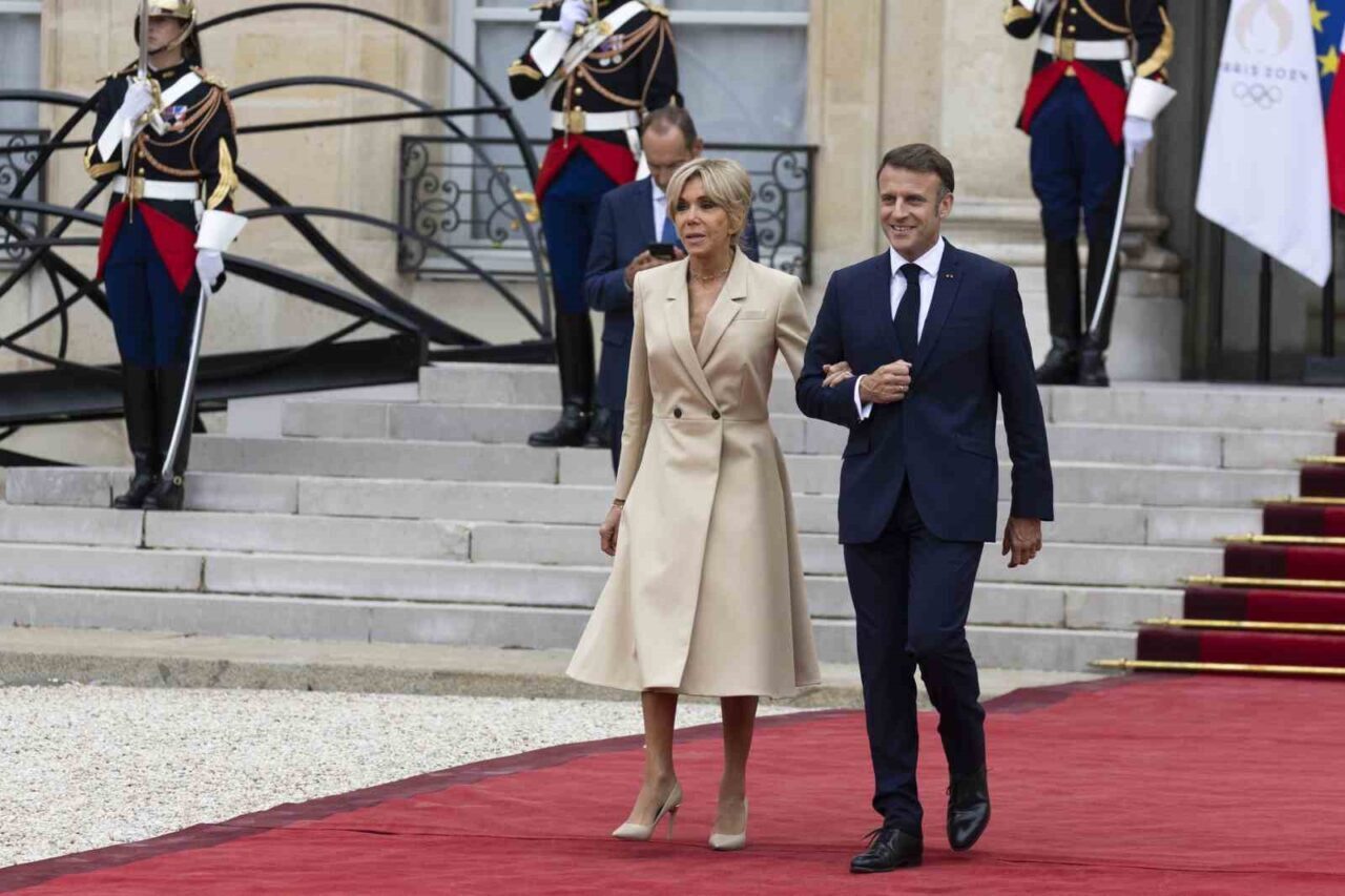 Fransa Cumhurbaşkanı Emmanuel Macron’un eşi Brigitte Macron’un “erkek olarak doğduğu”