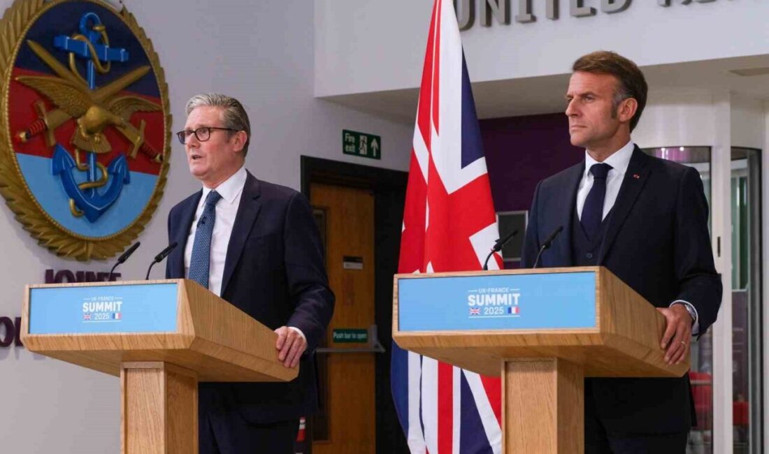 Fransa Cumhurbaşkanı Emmanuel Macron, İngiltere Başbakanı Keir Starmer ile Londra