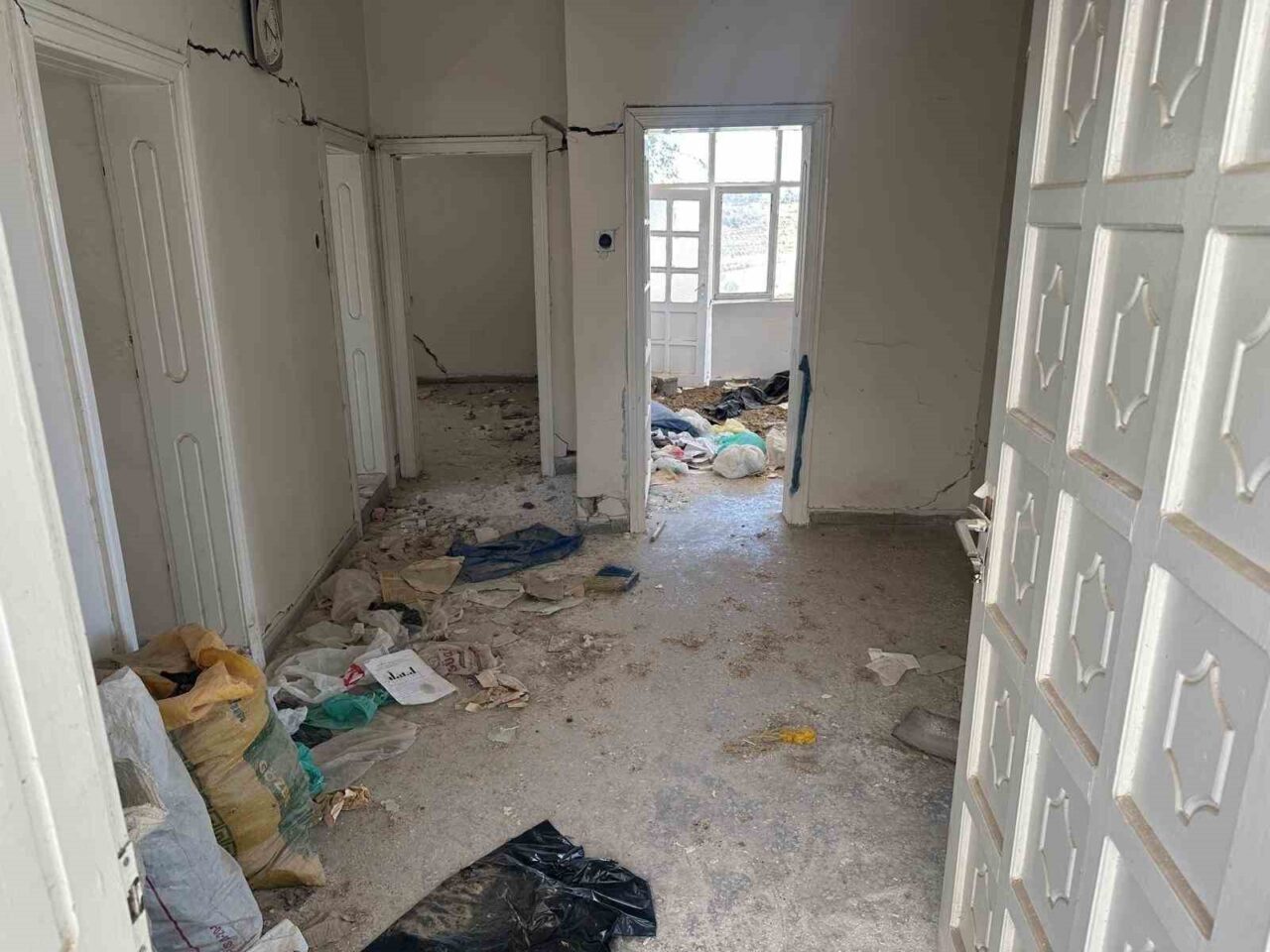 Adıyaman’da, madde bağımlılarından dolayı korku yaşadıklarını dile getiren vatandaşlar yetkilileri