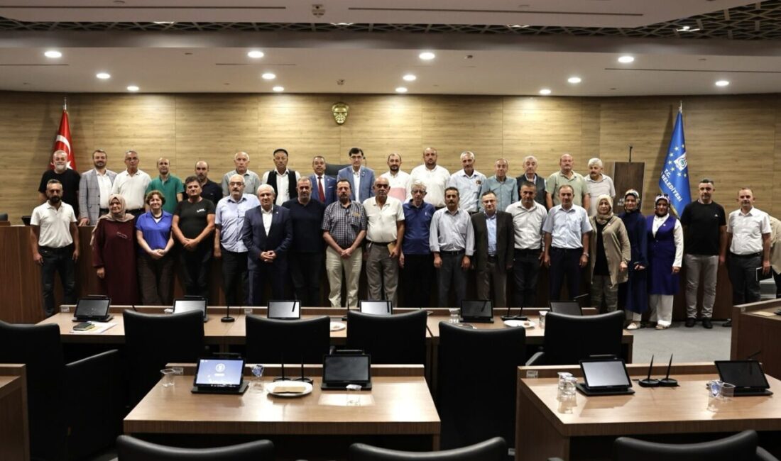 Kütahya Belediye Başkanı Eyüp Kahveci, mahalle muhtarlarıyla bir araya gelerek