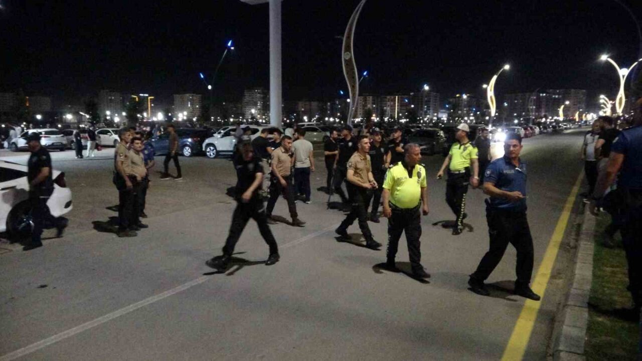 Malatya’nın Yeşilyurt ilçesinde asker uğurlaması sırasında düzenlenen konvoyda polis ekipleriyle