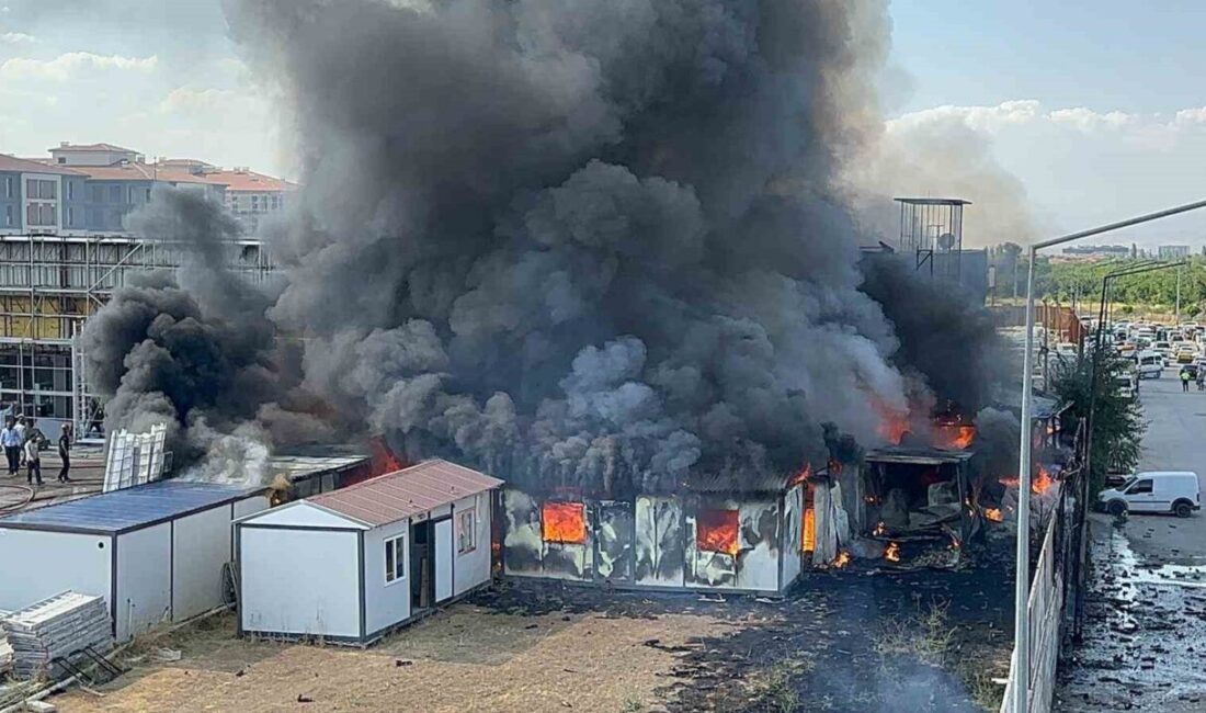 Malatya’da hırdavat malzemelerinin satıldığı iş yerinde yangın çıktı. Yangında iş