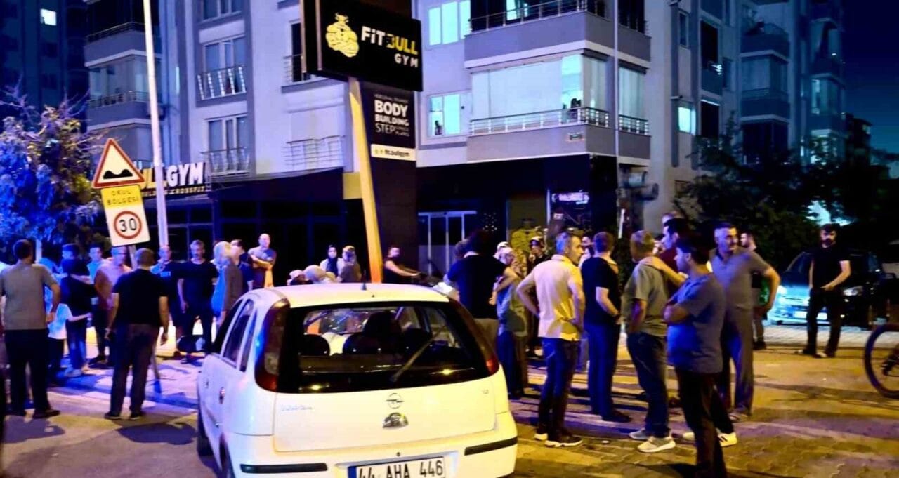 Malatya’nın Yeşilyurt ilçesinde iki otomobilin çarpıştığı kazada 8 kişi yaralandı.