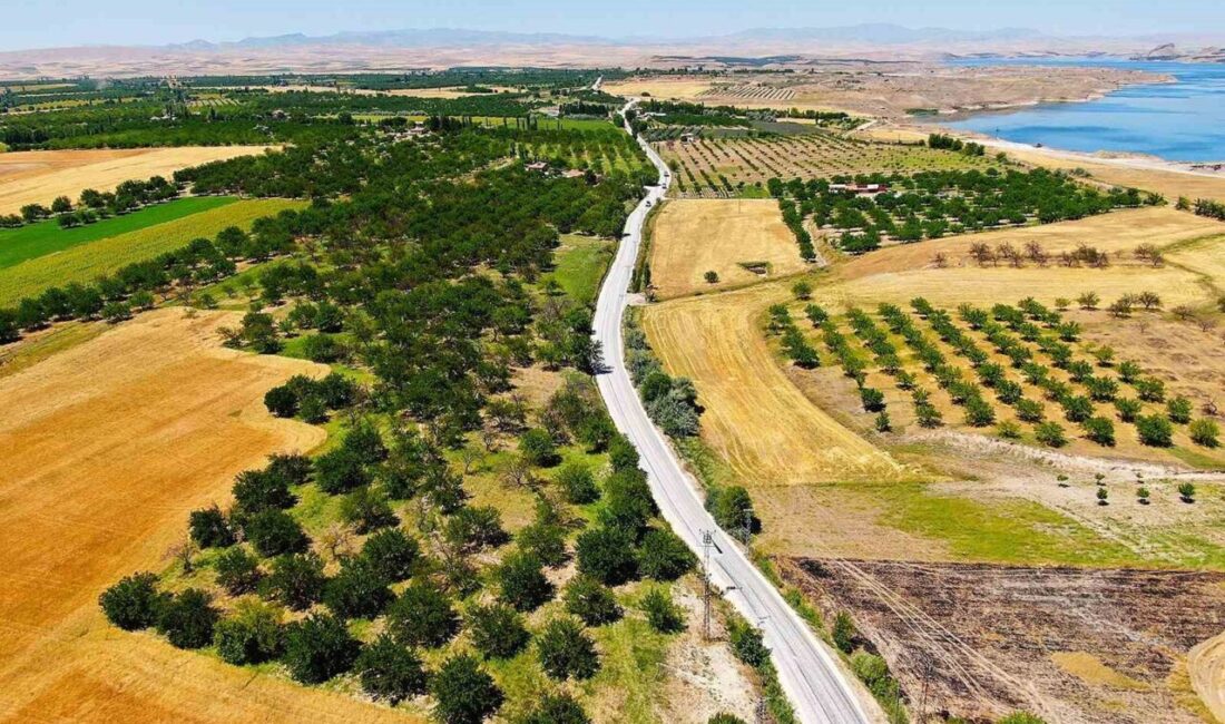 Malatya Büyükşehir Belediyesi ilçelerdeki yol çalışmalarını aralıksız bir şekilde sürdürerek,