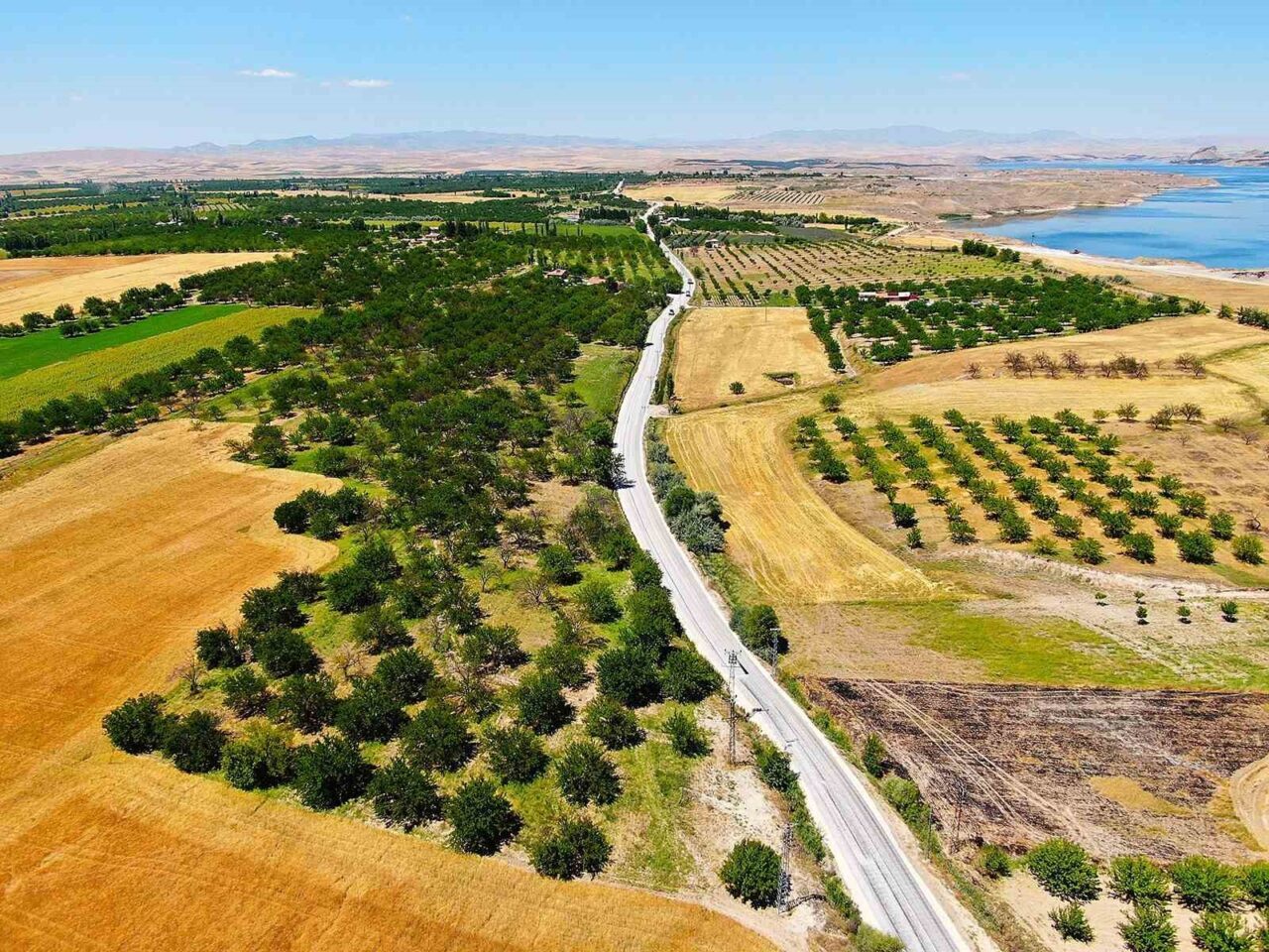 Malatya Büyükşehir Belediyesi ilçelerdeki yol çalışmalarını aralıksız bir şekilde sürdürerek,