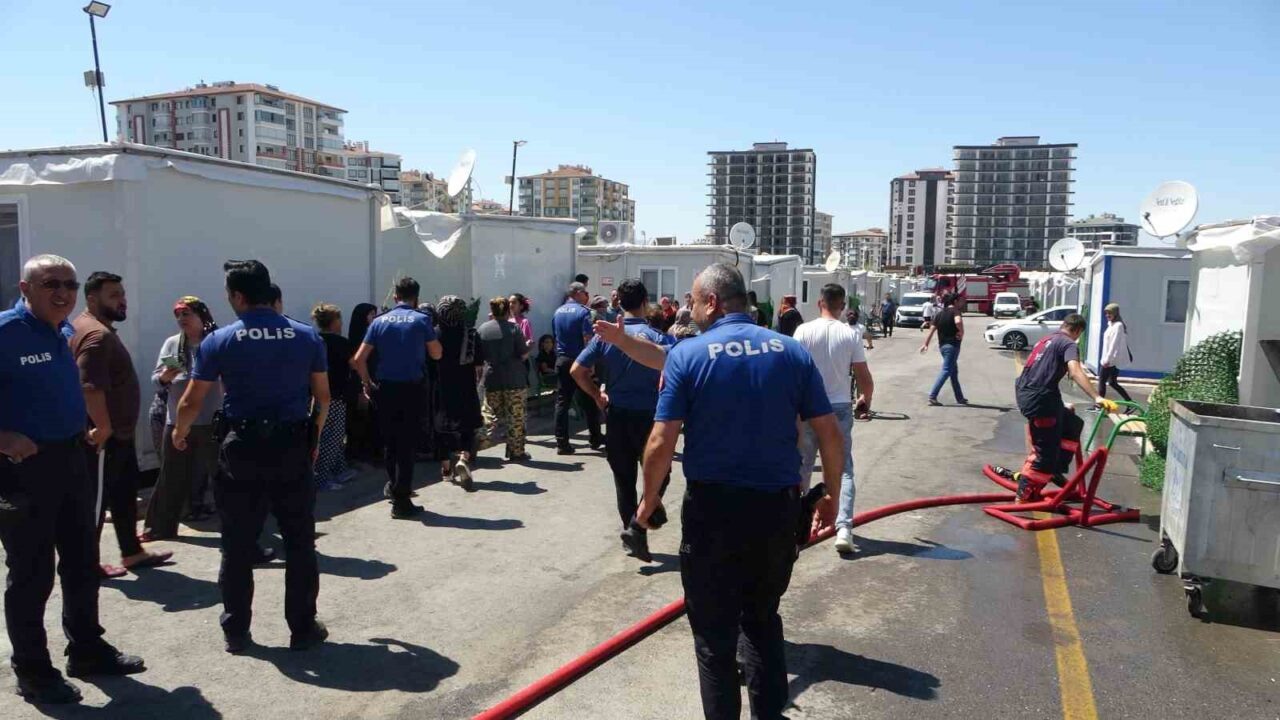 Malatya’nın Yeşilyurt ilçesinde bulunan konteyner kentte çıkan yangın paniğe neden