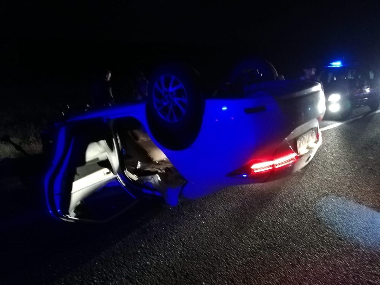 Malatya’nın Darende ilçesinde sürücüsünün kontrolünden çıkarak devrilen otomobildeki 4 kişi