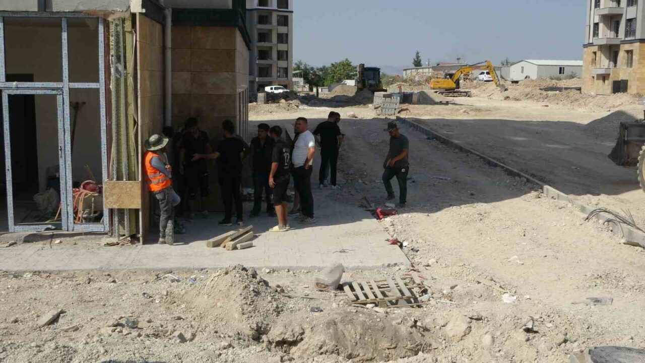 Malatya’nın Battalgazi ilçesinde bir şantiyede yaklaşık 50 işçinin karıştığı kavgada