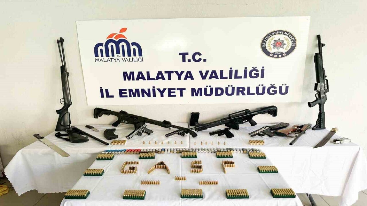 Malatya’da sosyal medyada ve kamuya açık alanlarda silah teşhiri yapan