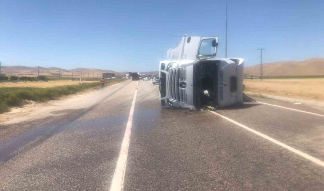 Malatya’nın Yazıhan ilçesinde Sivas yolu üzerinde seyir halindeki bir tanker,