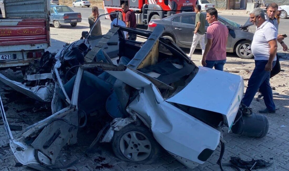 Malatya’nın Yeşilyurt ilçesinde iki otomobilin karıştığı trafik kazasında Tofaş araç