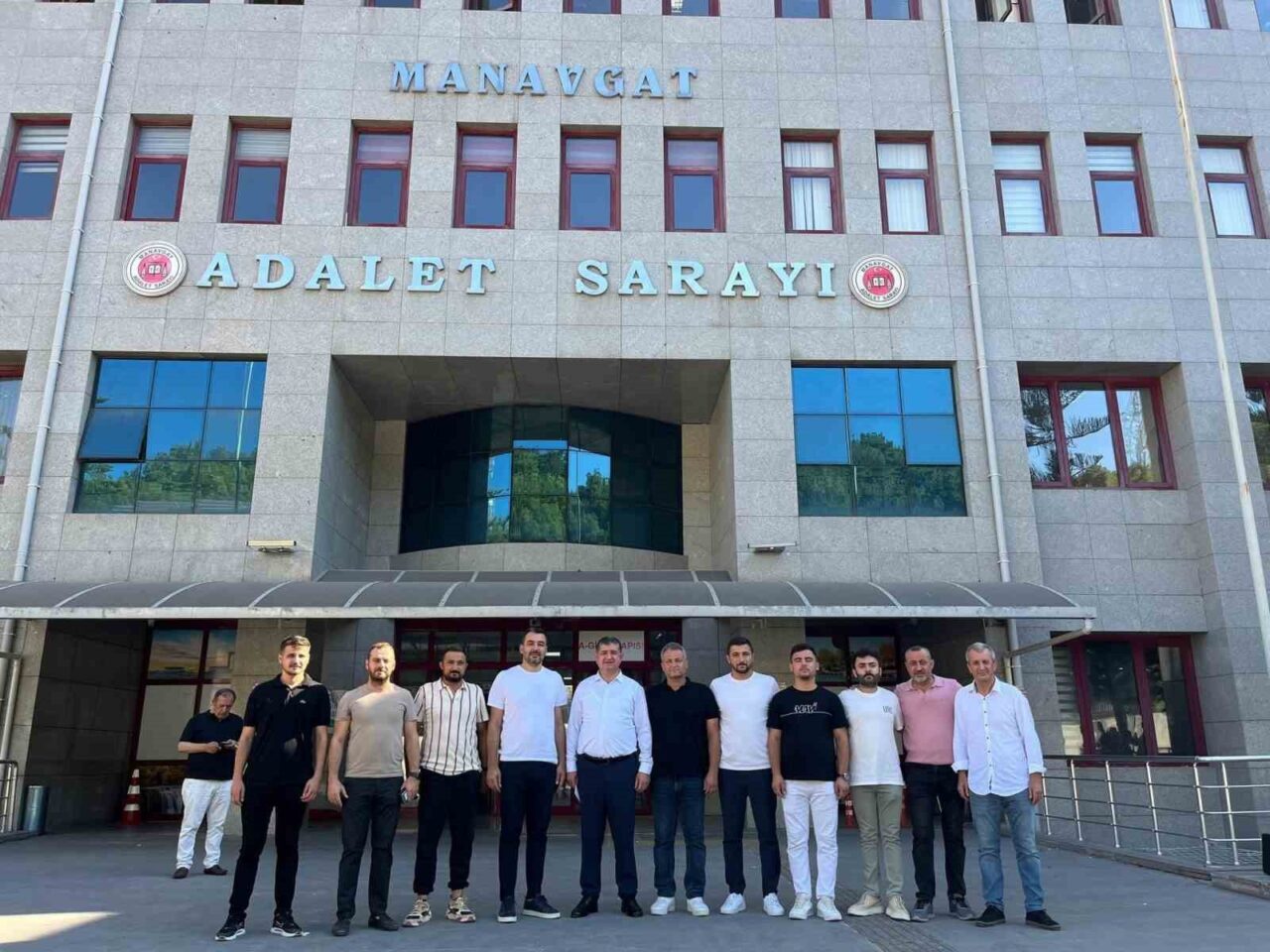 Manavgat Belediye Meclisi’nin ‘rüşvet’ operasyonuyla tutuklanan ve istifa eden 6