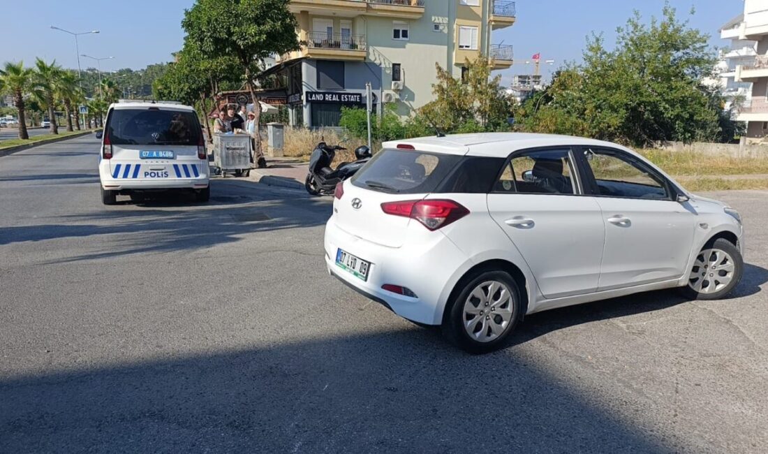 Antalya Manavgat’ta otomobille çarpışan motosikletin sürücüsü yaralandı. Kaza, Sorgun Bulvarı’nda
