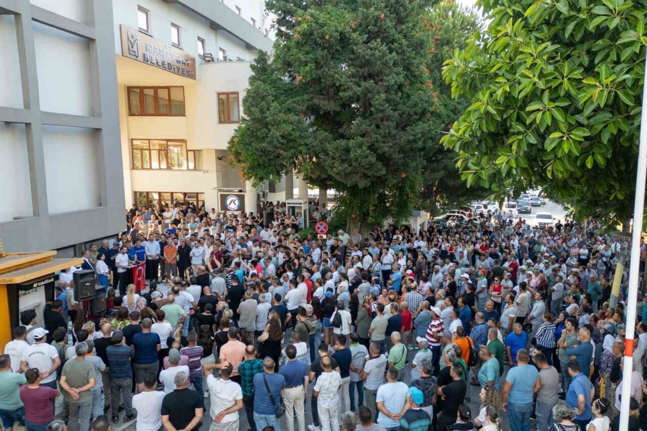 Manavgat Belediye başkanı Niyazi Nefi Kara’nın tutukluluğunun ikinci gününde, ilçede