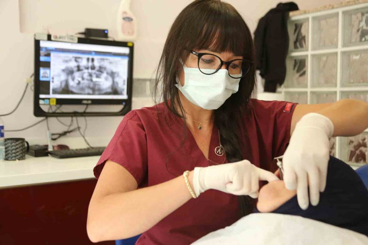 Günde yaklaşık bin kişiye poliklinik hizmeti veren Manisa Ağız ve