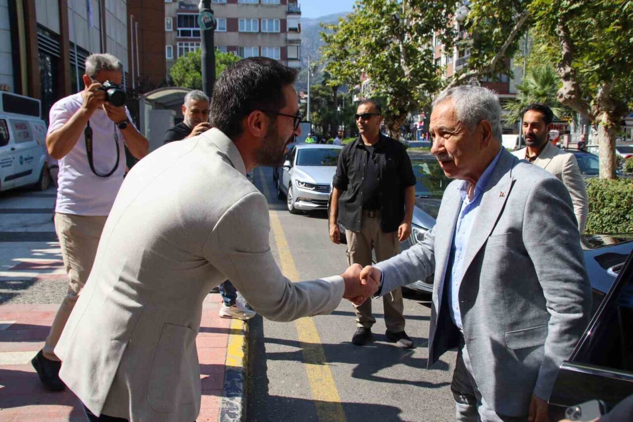Manisa Gazeteciler Cemiyeti Başkanı Önder Aydın ile bir araya gelen