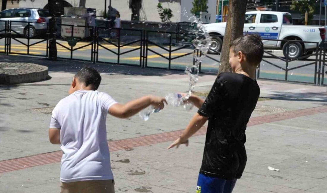 Meteoroloji verilerine göre hava sıcaklığının 41 dereceye, hissedilen sıcaklıkların ise